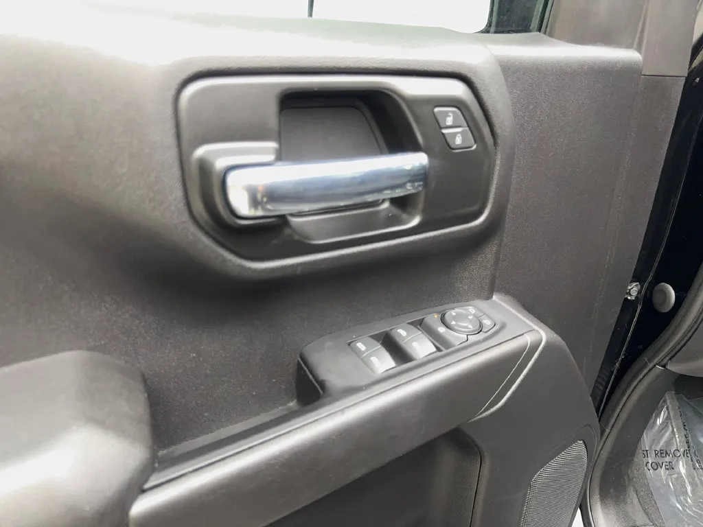 Chevrolet Silverado photo 35