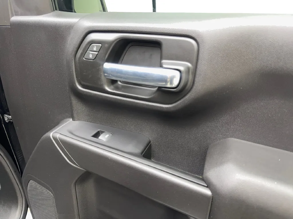 Chevrolet Silverado photo 52