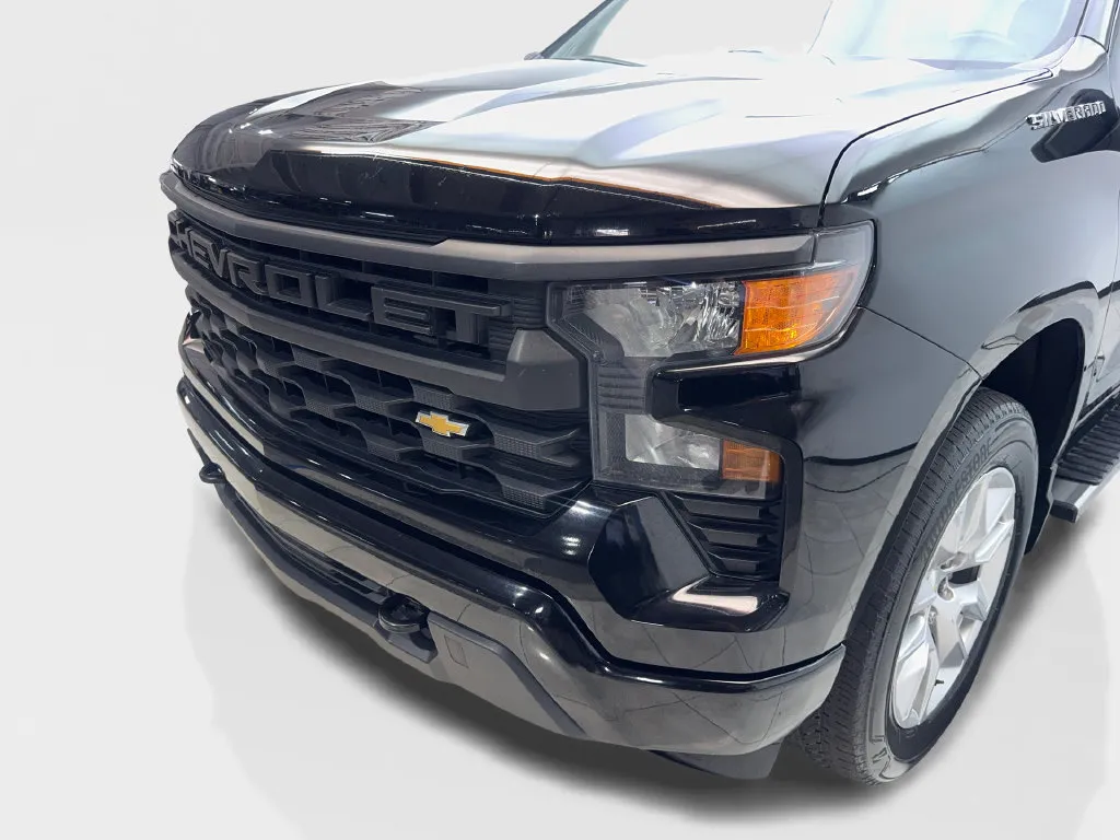 Chevrolet Silverado photo 18