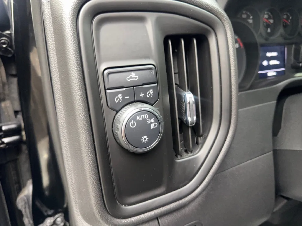 Chevrolet Silverado photo 58