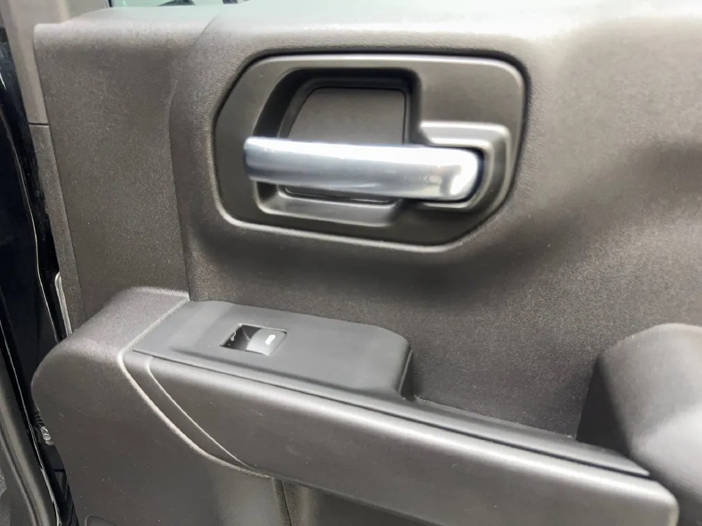Chevrolet Silverado photo 46