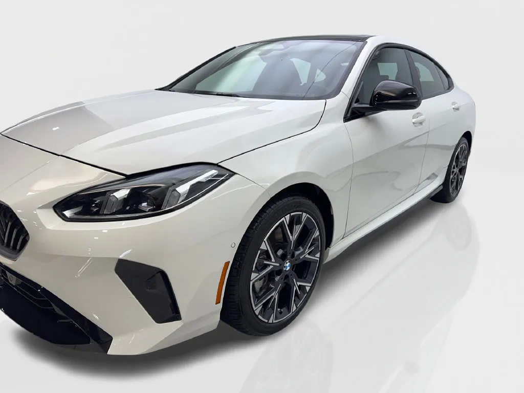 BMW 2 Series photo 12