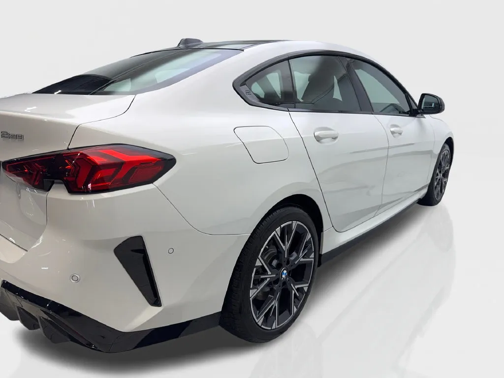 BMW 2 Series photo 15