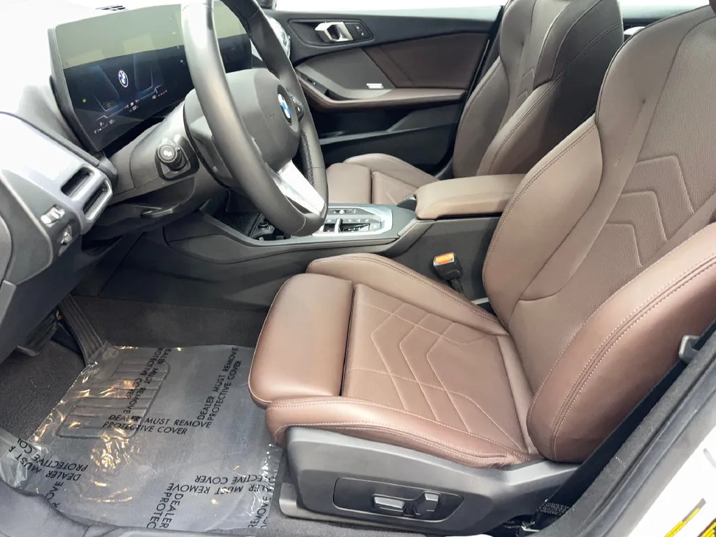 BMW 2 Series photo 28