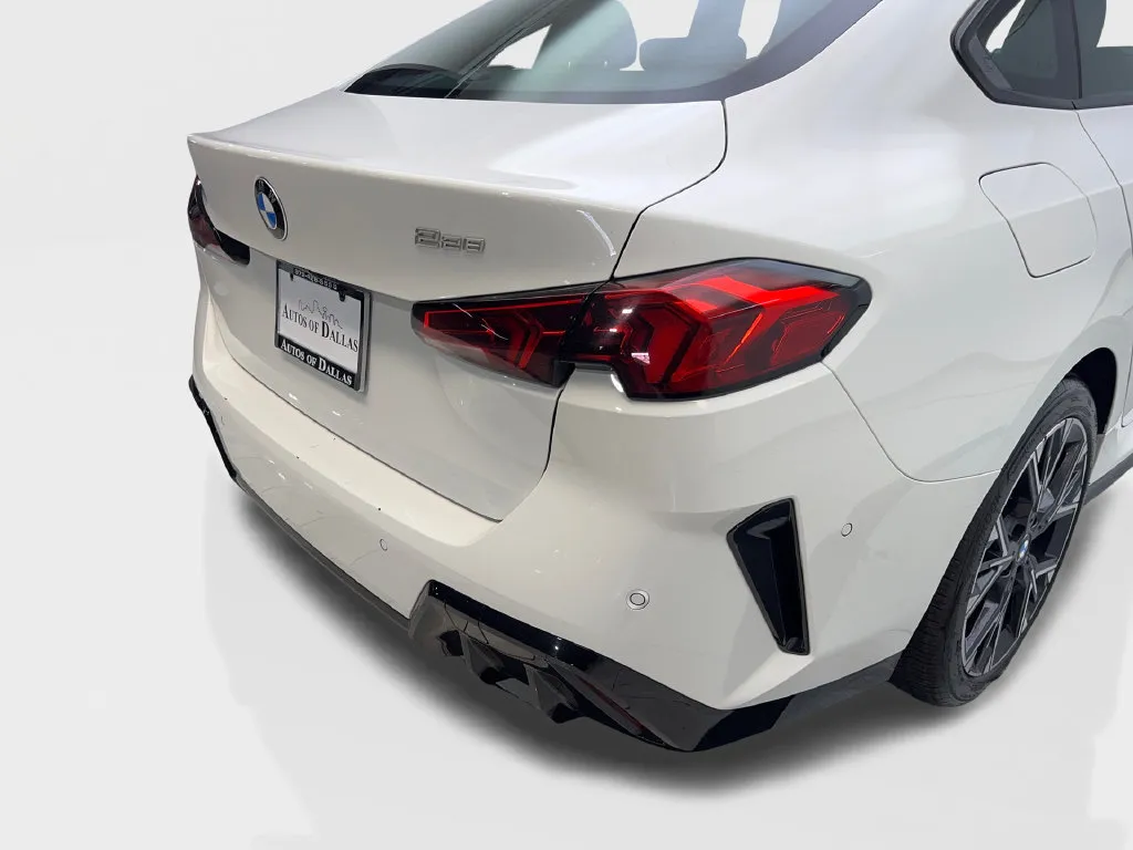 BMW 2 Series photo 18