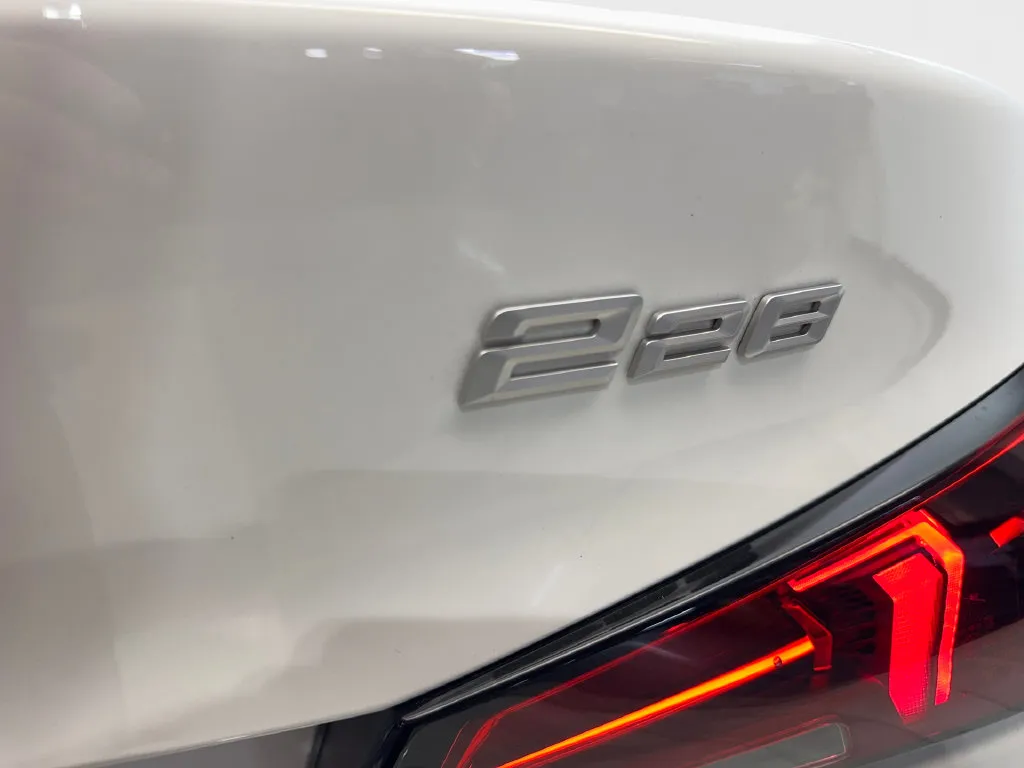 BMW 2 Series photo 23