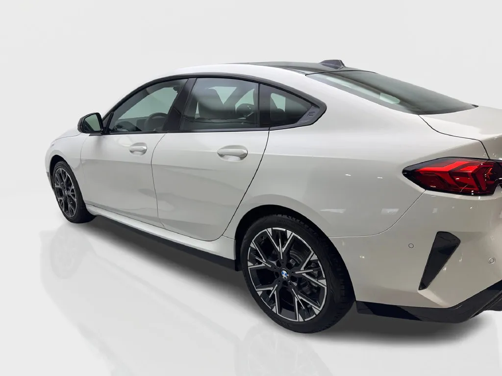 BMW 2 Series photo 16