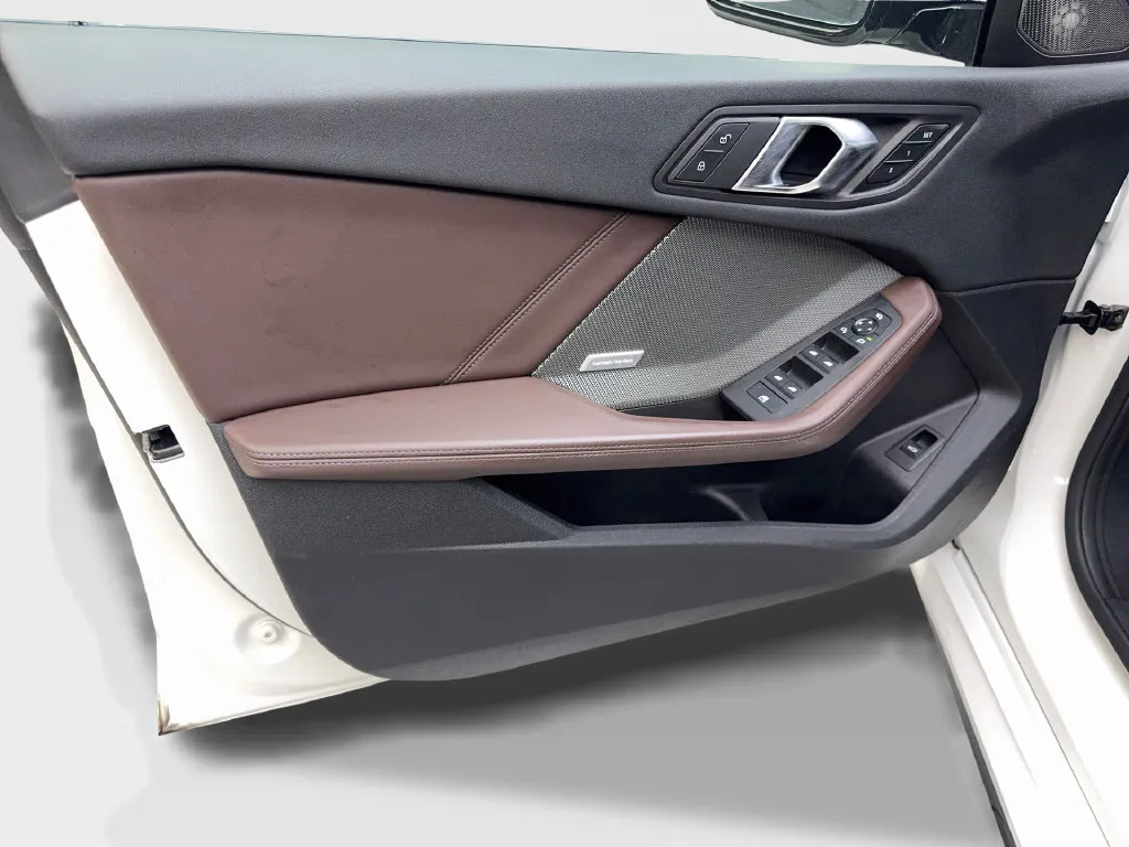 BMW 2 Series photo 33