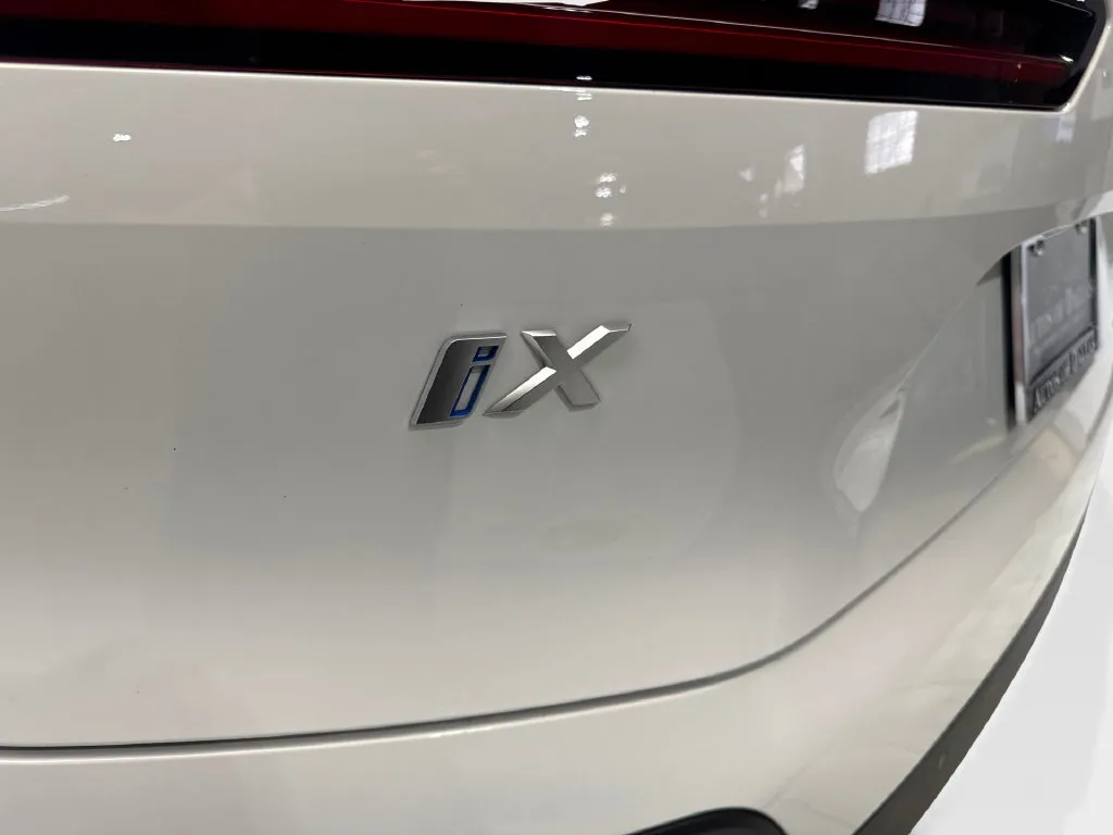 BMW iX photo 25