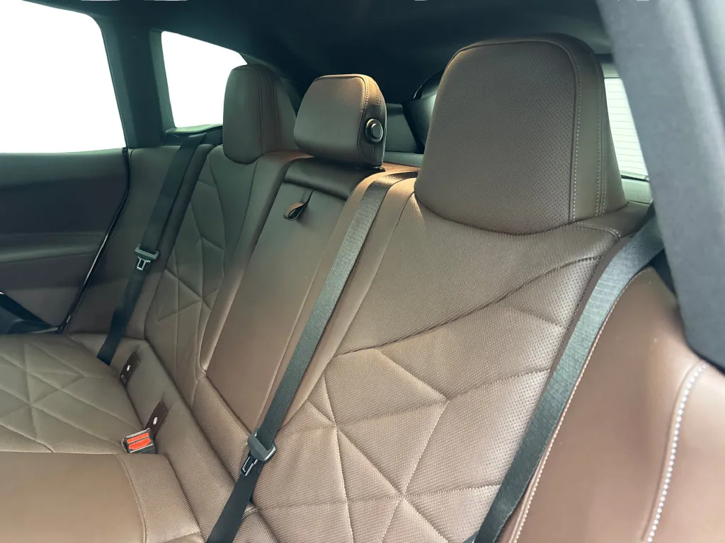 BMW iX photo 36