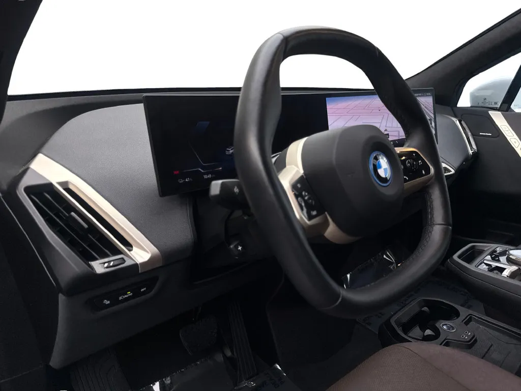 BMW iX photo 51