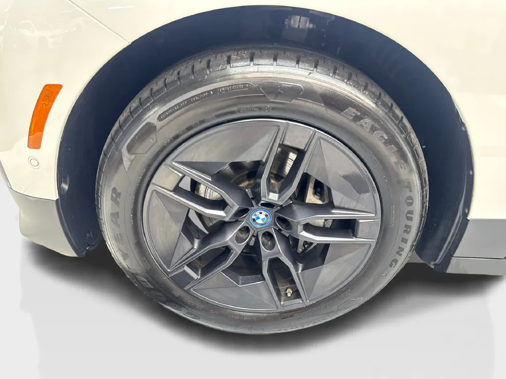 BMW iX photo 89