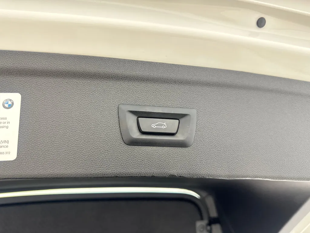 BMW iX photo 85