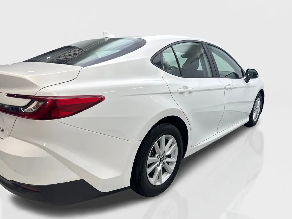 Toyota Camry photo 15
