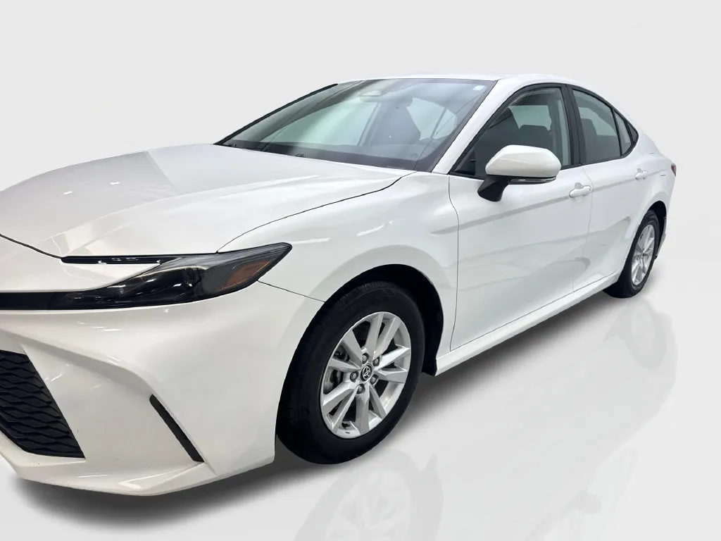 Toyota Camry photo 12