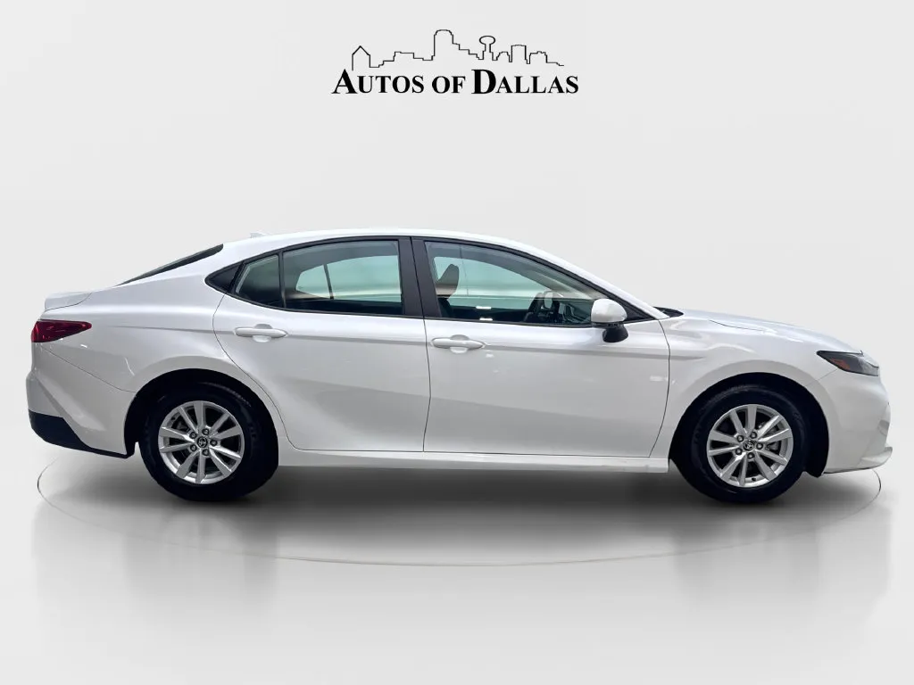 Toyota Camry photo 11