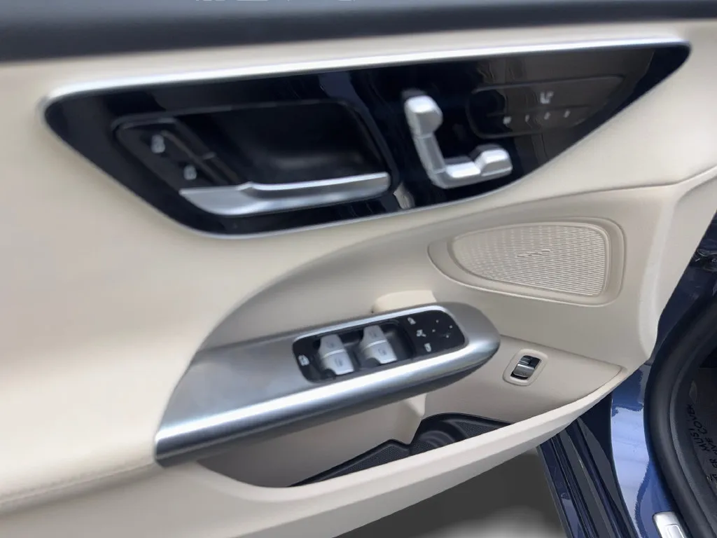 Mercedes-Benz C-Class photo 32