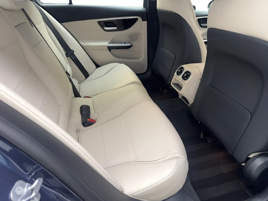 Mercedes-Benz C-Class photo 39