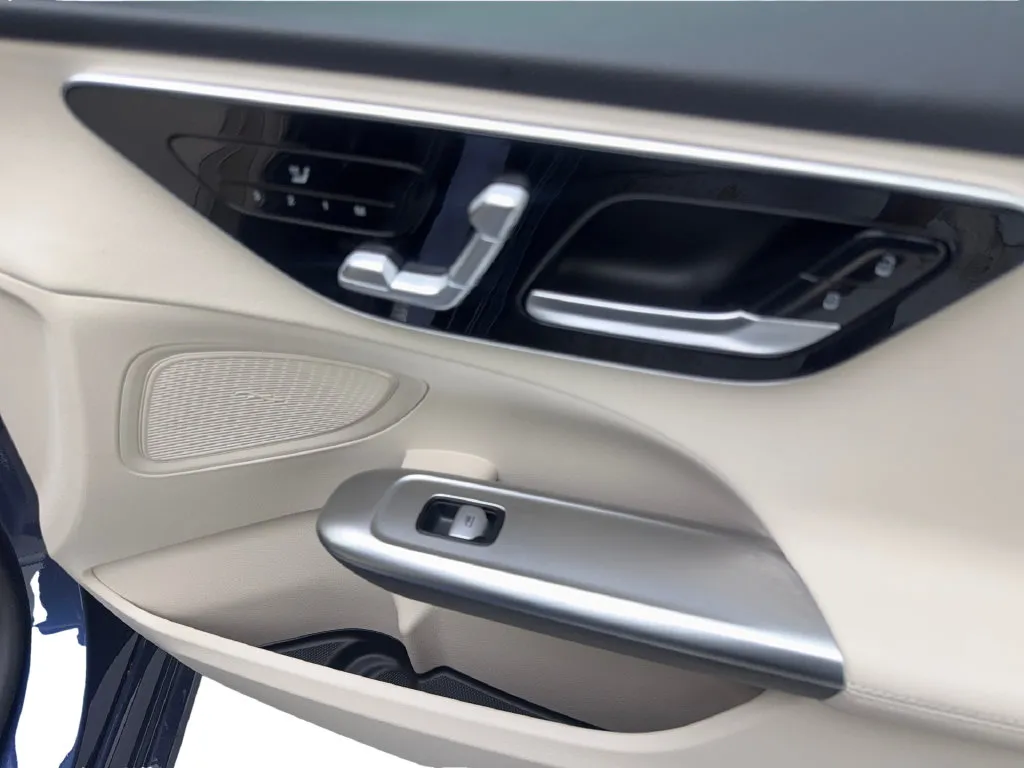 Mercedes-Benz C-Class photo 48