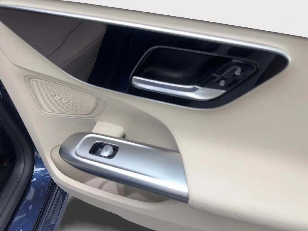 Mercedes-Benz C-Class photo 43