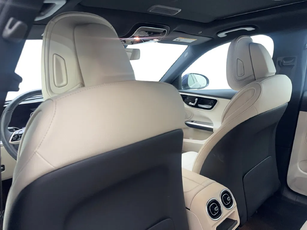 Mercedes-Benz C-Class photo 35