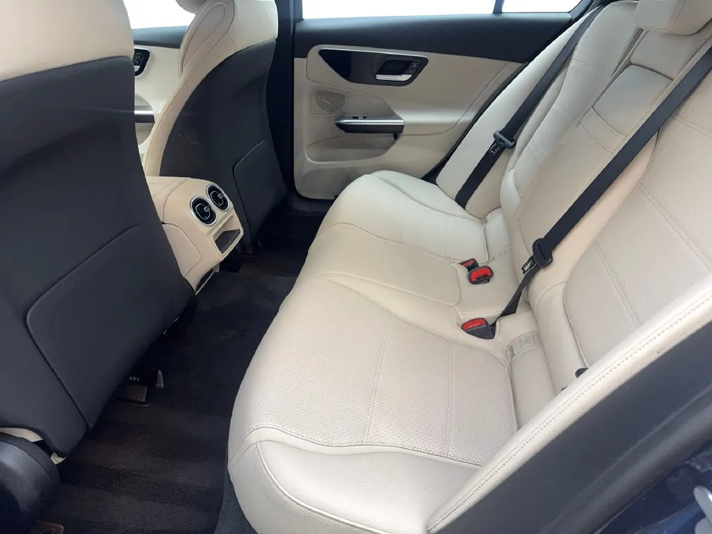 Mercedes-Benz C-Class photo 33