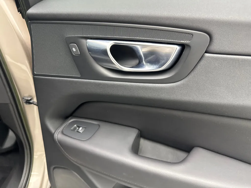 Volvo XC60 photo 45
