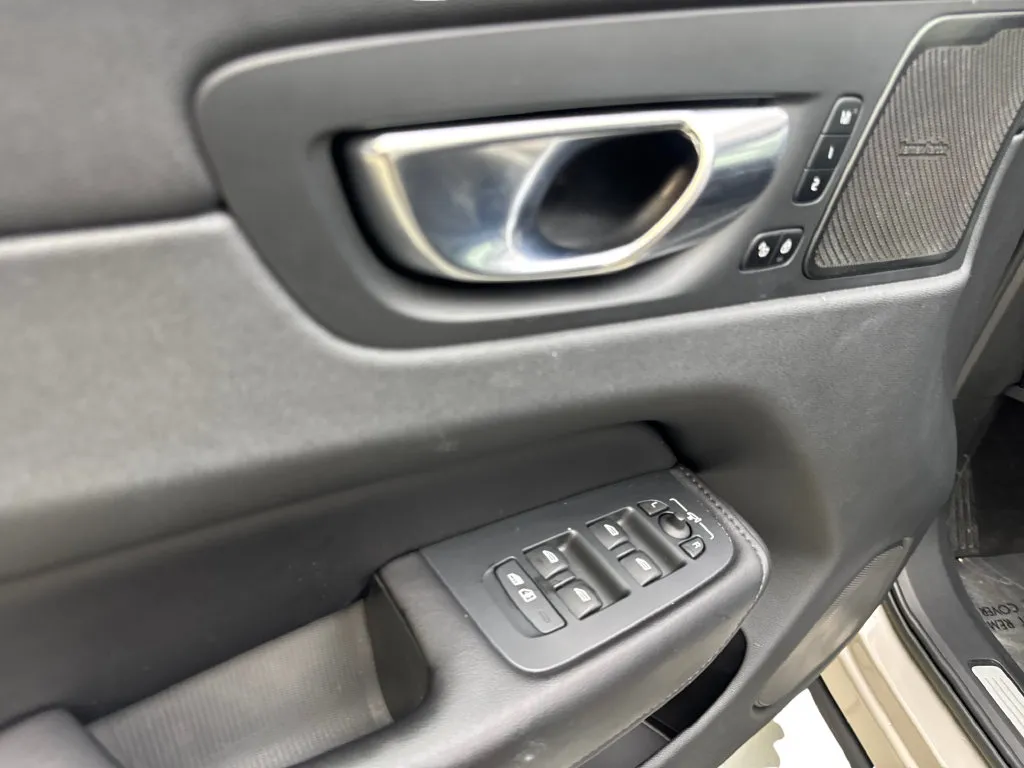 Volvo XC60 photo 34
