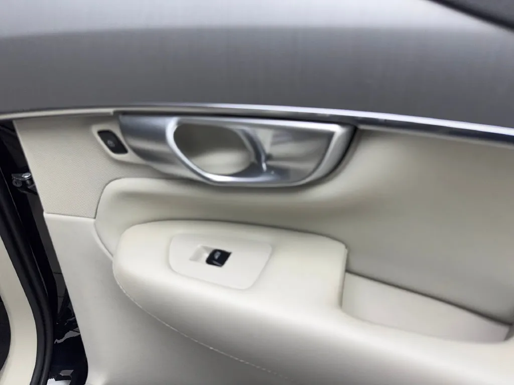 Volvo XC90 photo 50