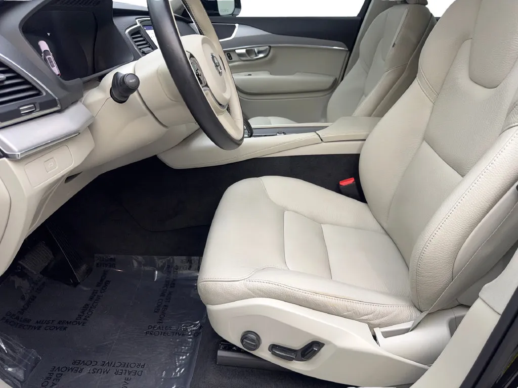 Volvo XC90 photo 29