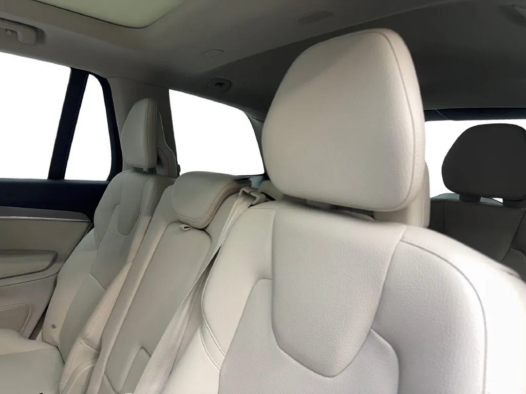 Volvo XC90 photo 37