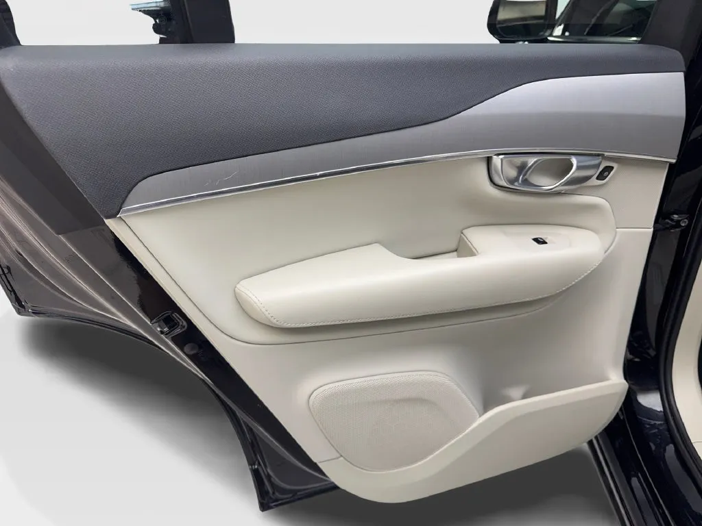 Volvo XC90 photo 40