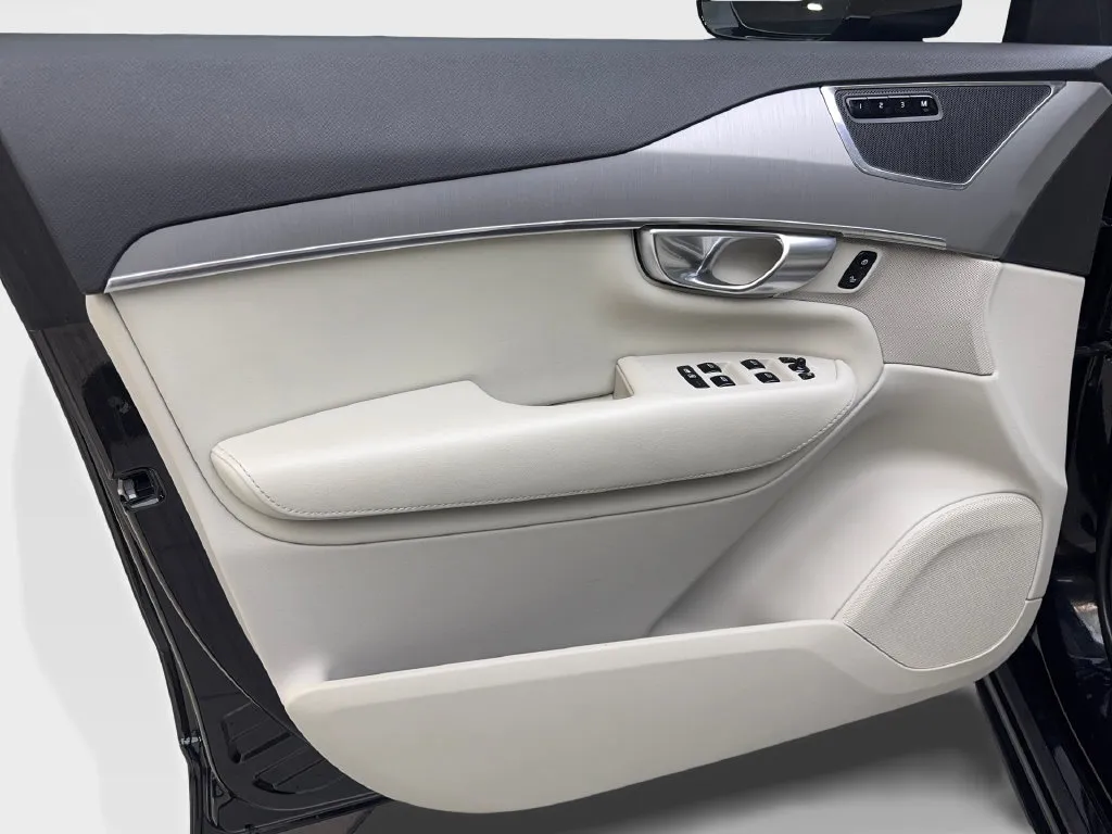 Volvo XC90 photo 34