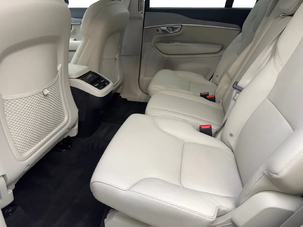 Volvo XC90 photo 36