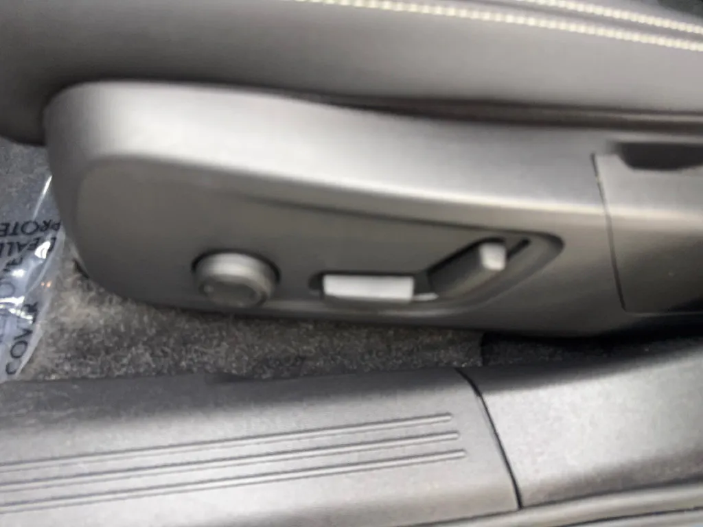 Volvo C40 photo 32