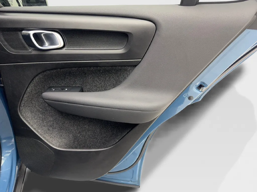 Volvo C40 photo 44