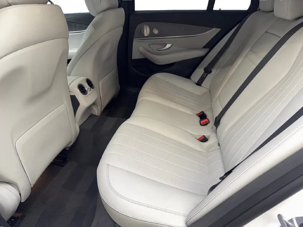 Mercedes-Benz E-Class photo 33
