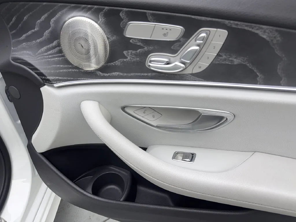 Mercedes-Benz E-Class photo 48