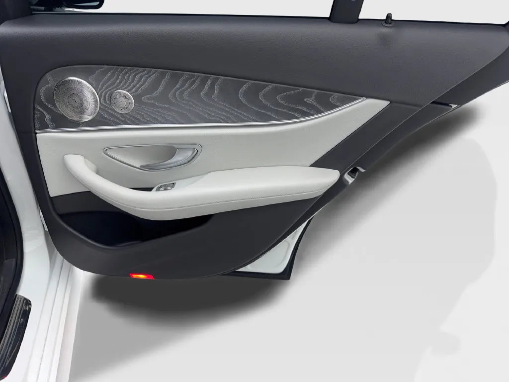 Mercedes-Benz E-Class photo 42