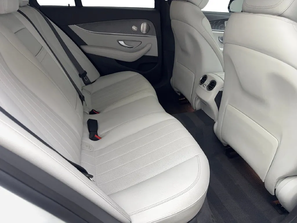 Mercedes-Benz E-Class photo 39