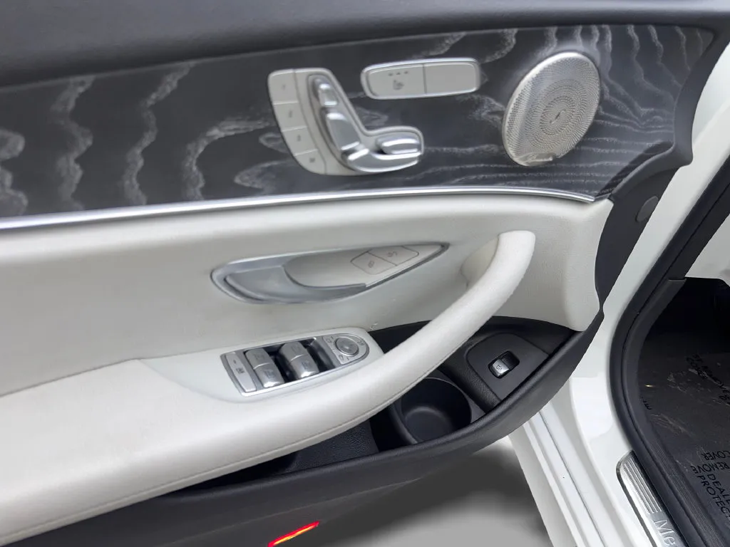 Mercedes-Benz E-Class photo 32