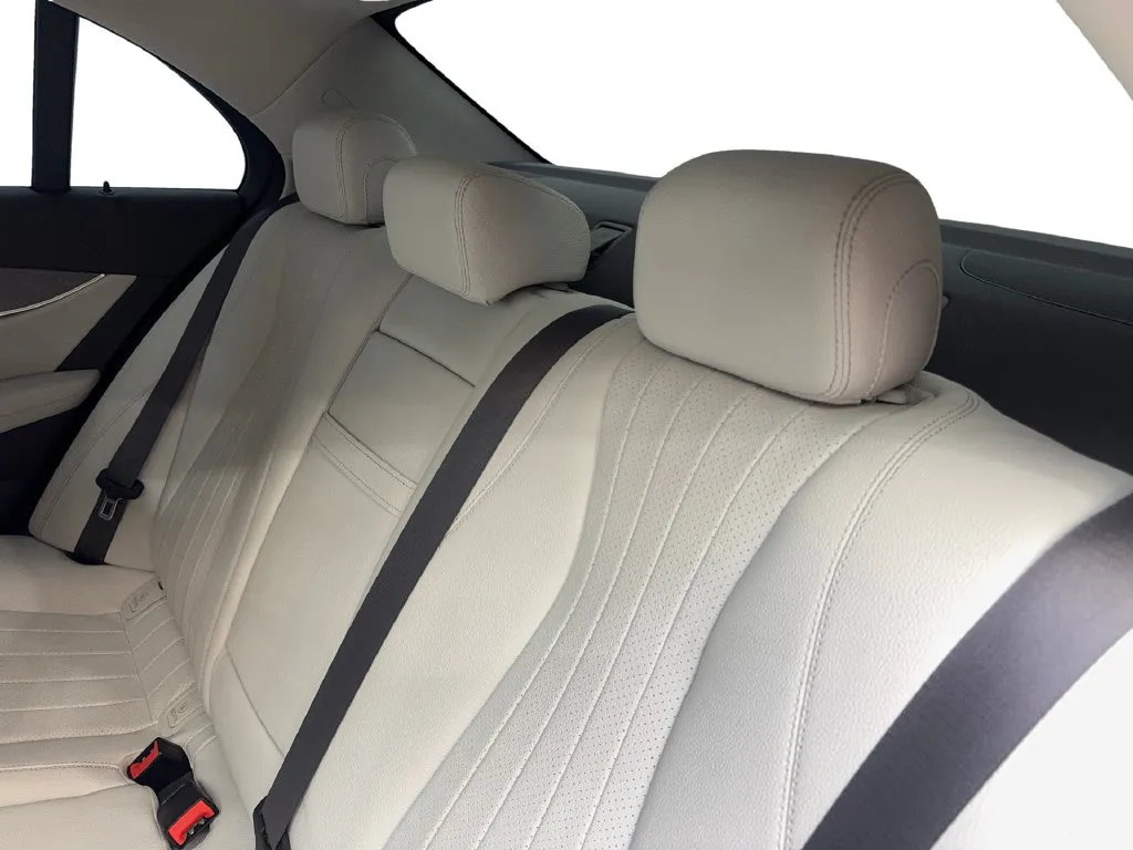 Mercedes-Benz E-Class photo 34