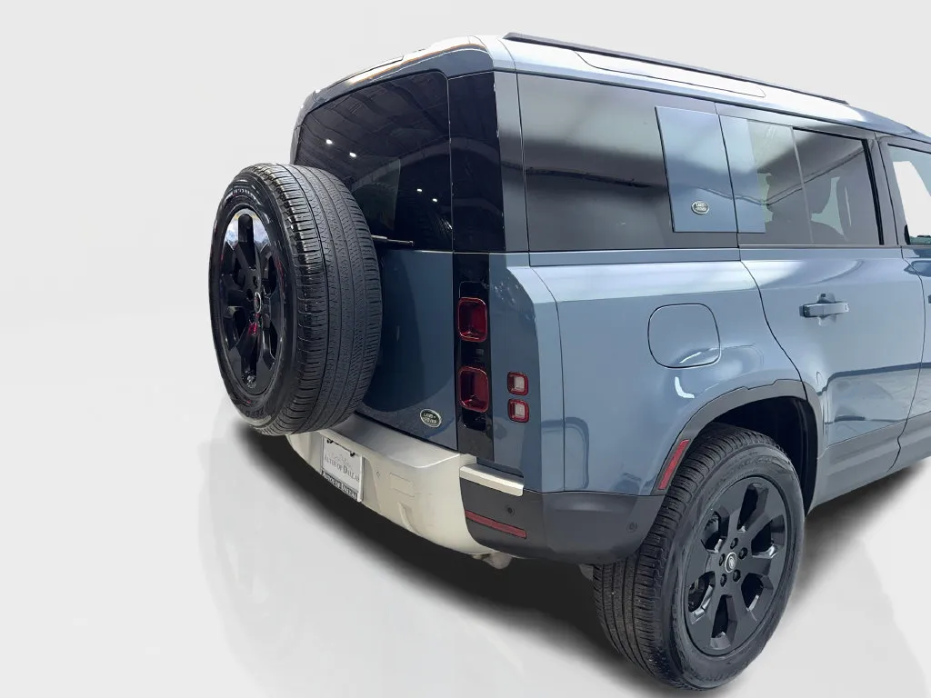 Land Rover Defender photo 20