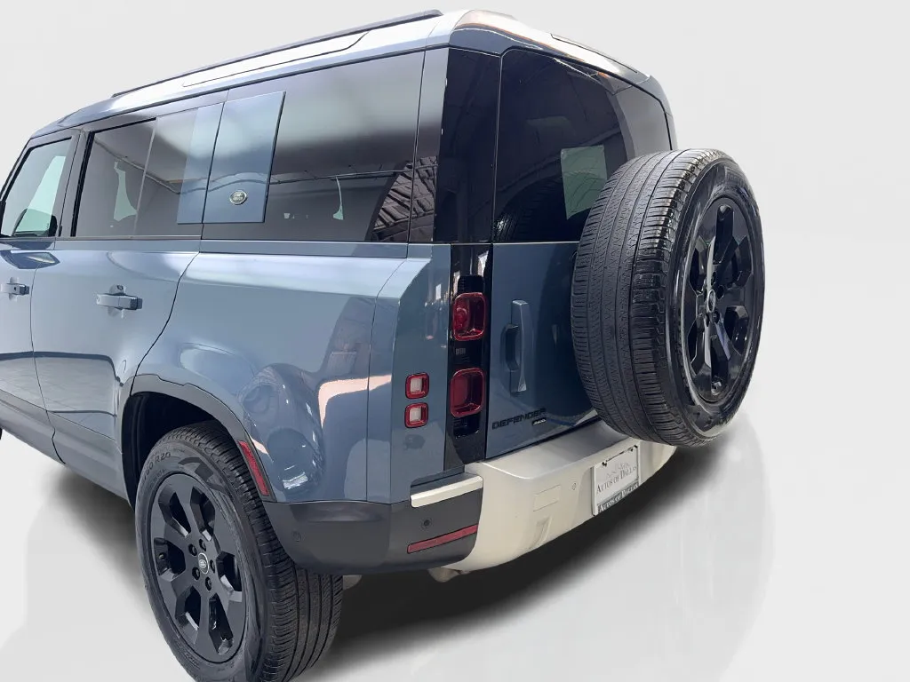 Land Rover Defender photo 21