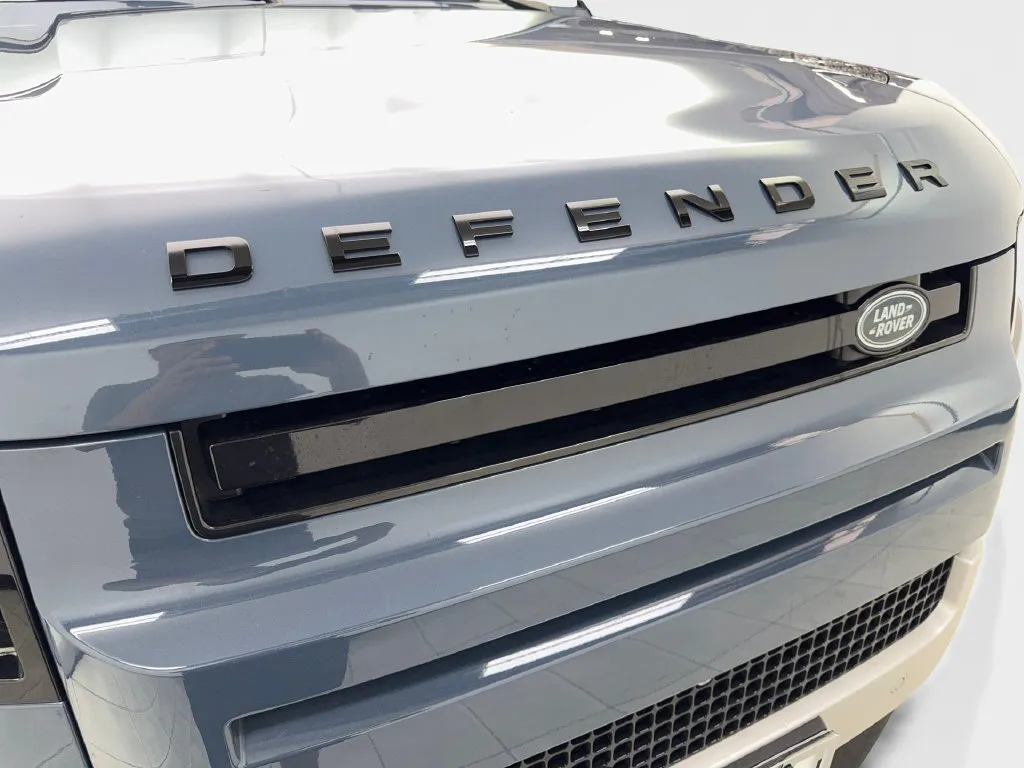 Land Rover Defender photo 26