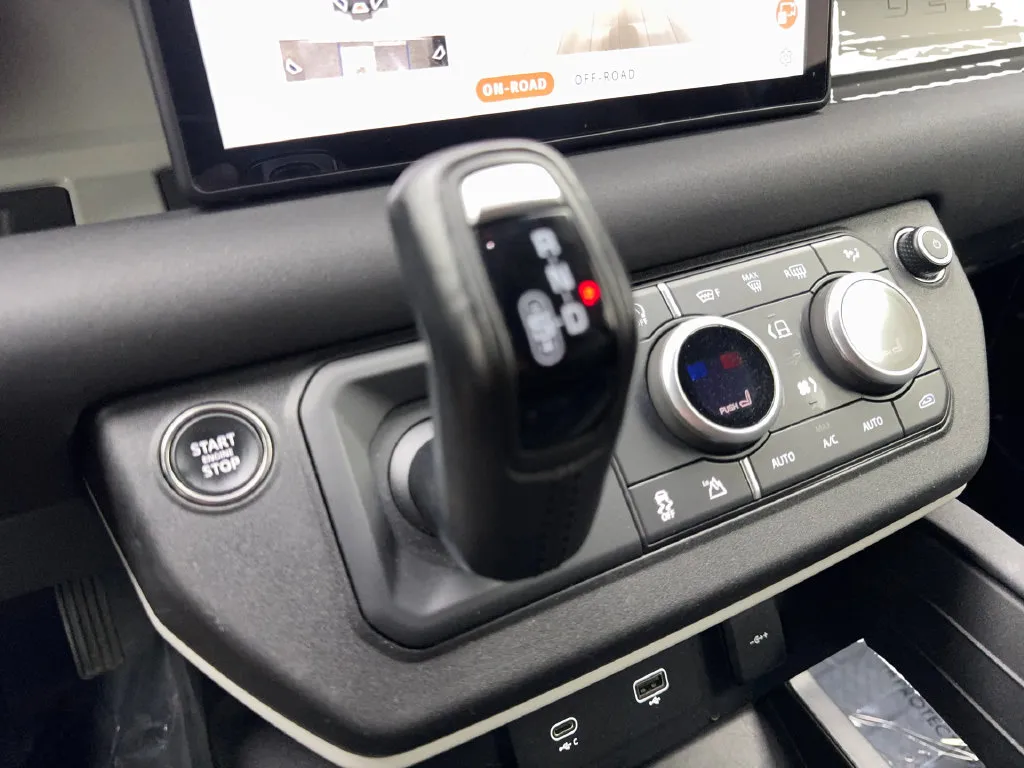 Land Rover Defender photo 67