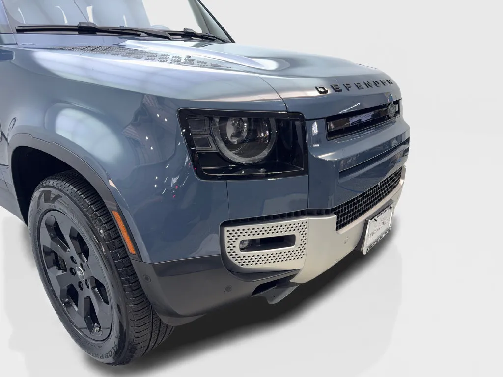 Land Rover Defender photo 19