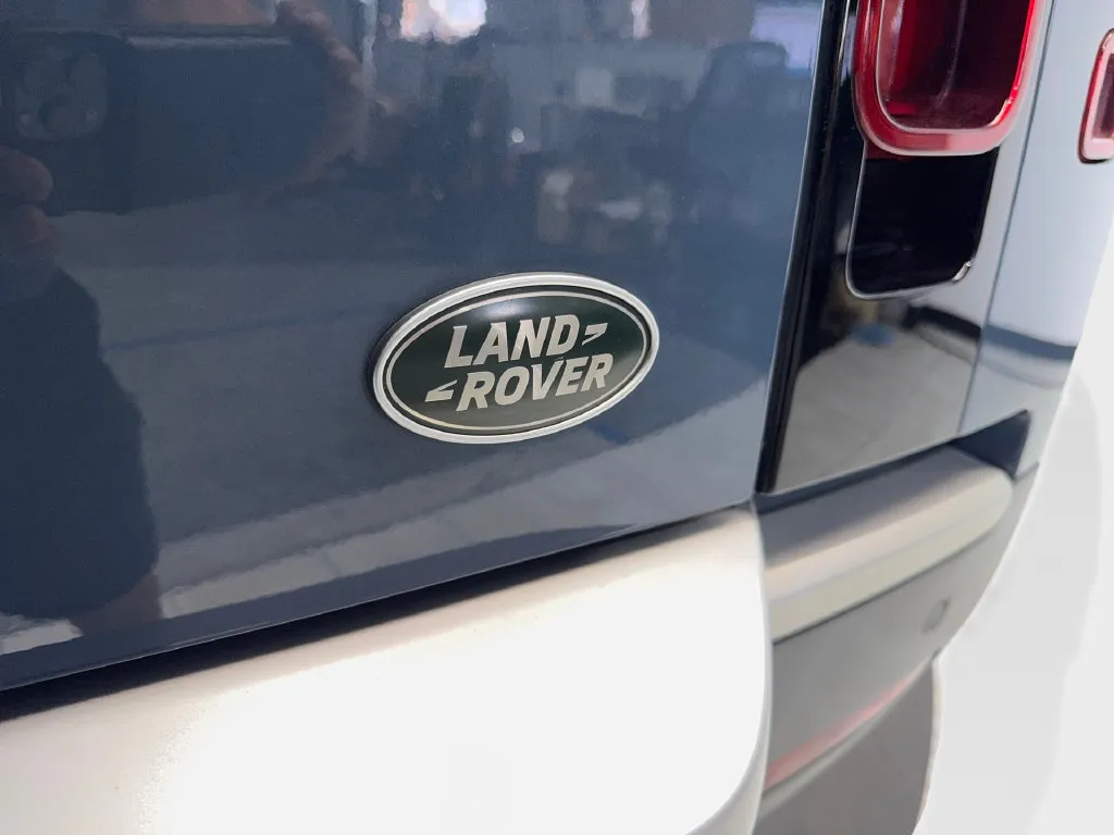 Land Rover Defender photo 25