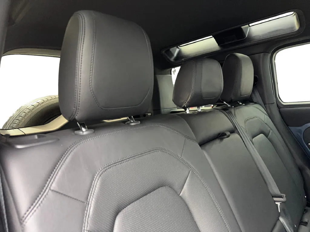 Land Rover Defender photo 41