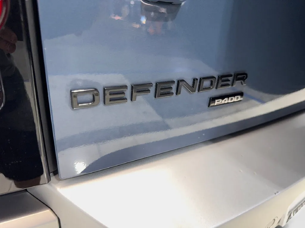 Land Rover Defender photo 23